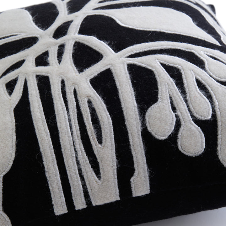 Wiora Cushion Black & White