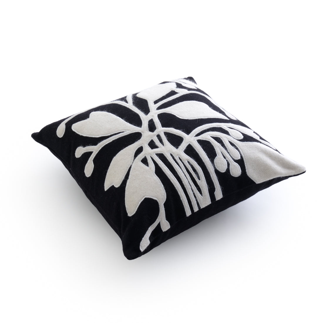 Wiora Cushion Black & White