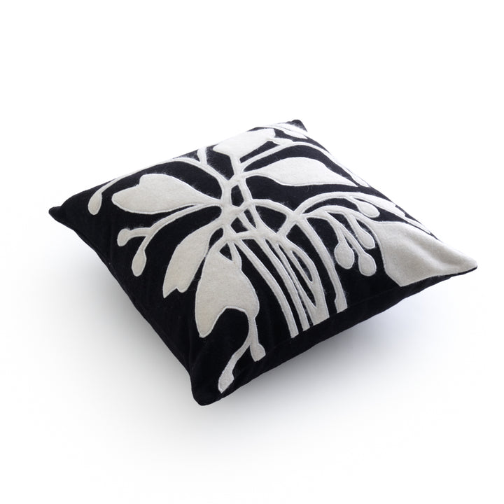 Wiora Cushion Black & White