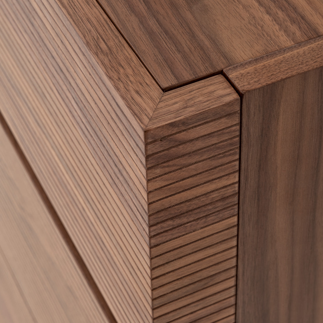 Eckhart 5-Drawer Chest Dark Brown