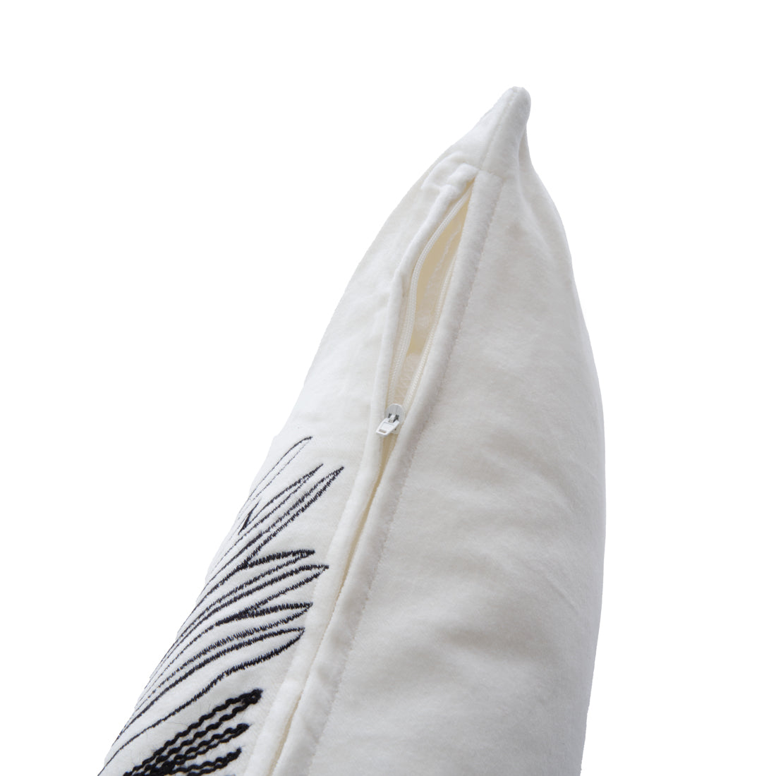Wiora Cushion Black & White