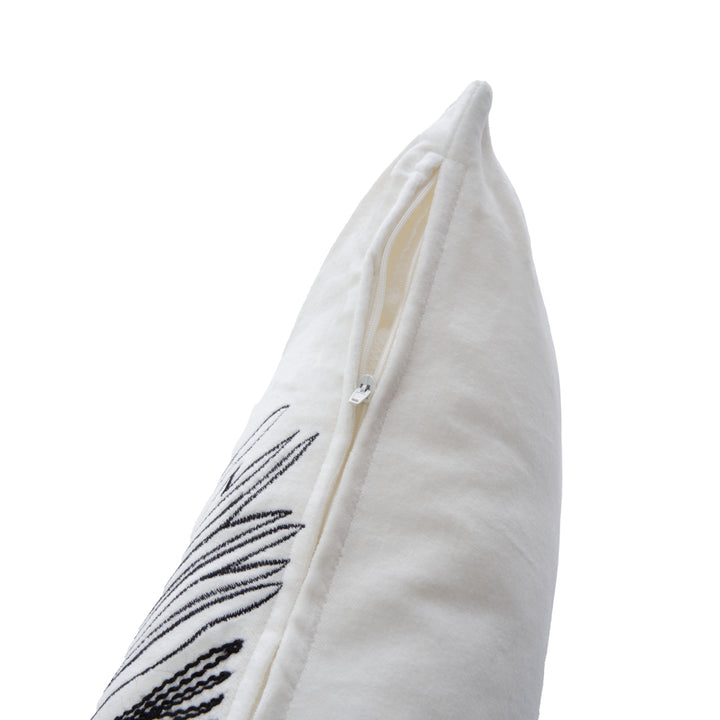 Wiora Cushion Black & White