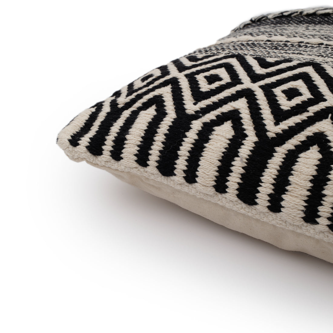 Nizel Cushion Black & White