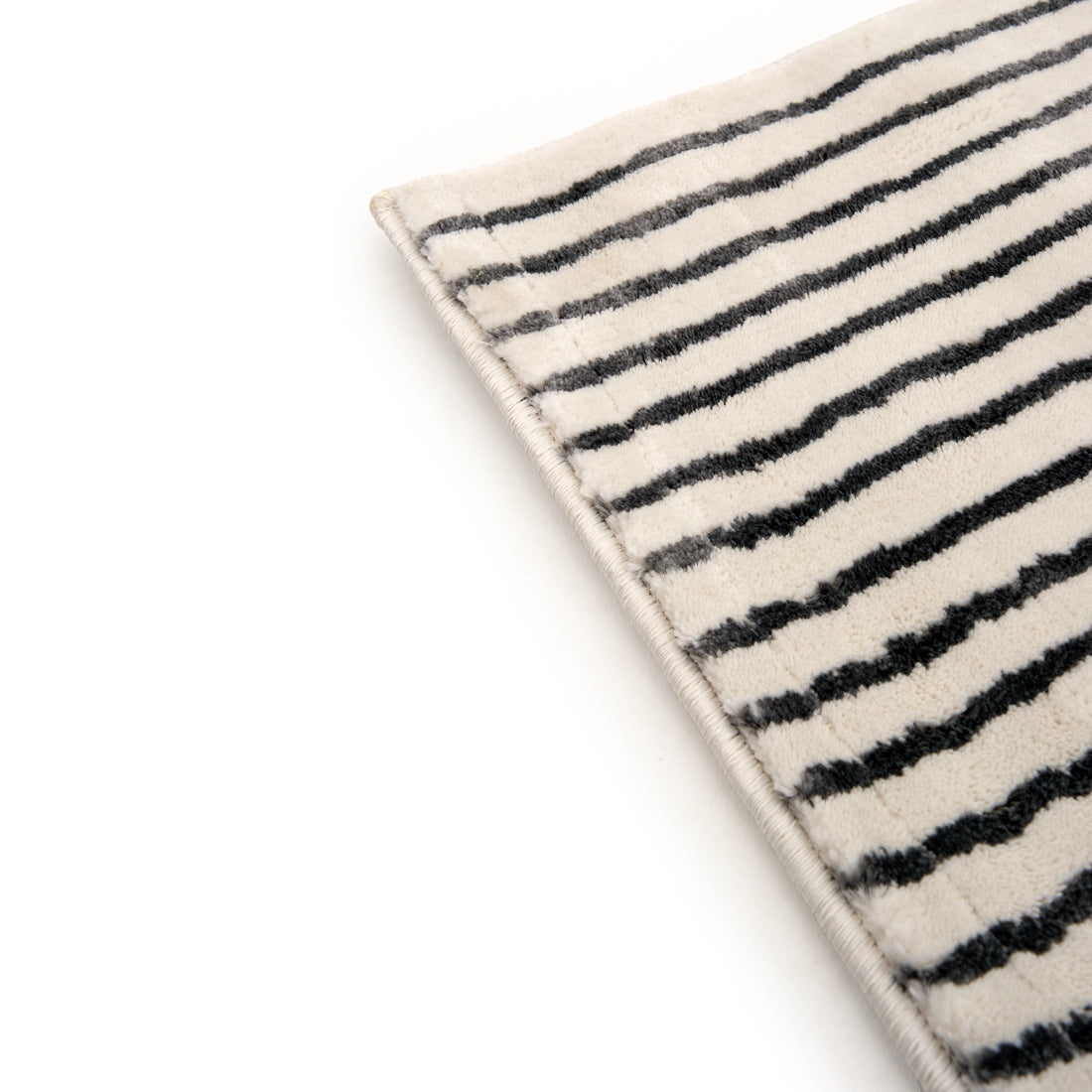 Sersha Area Rug Off White