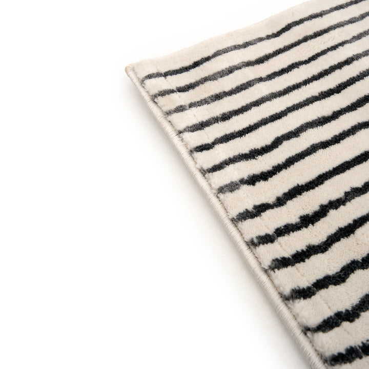 Sersha Area Rug Off White