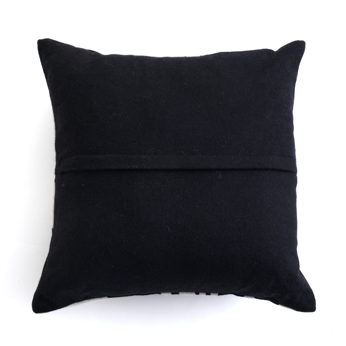 Wiora Cushion Black & White