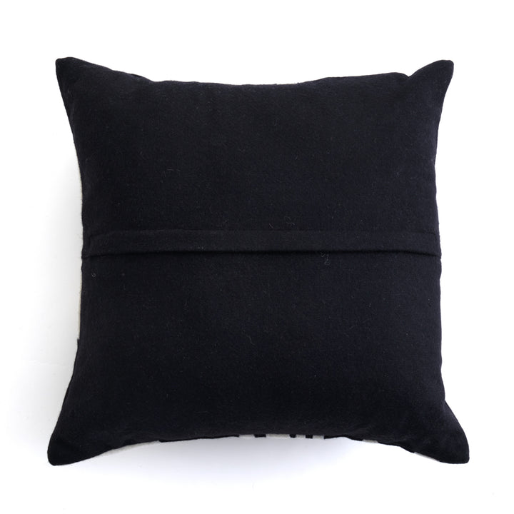 Wiora Cushion Black & White