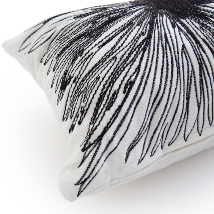 Wiora Cushion Black & White